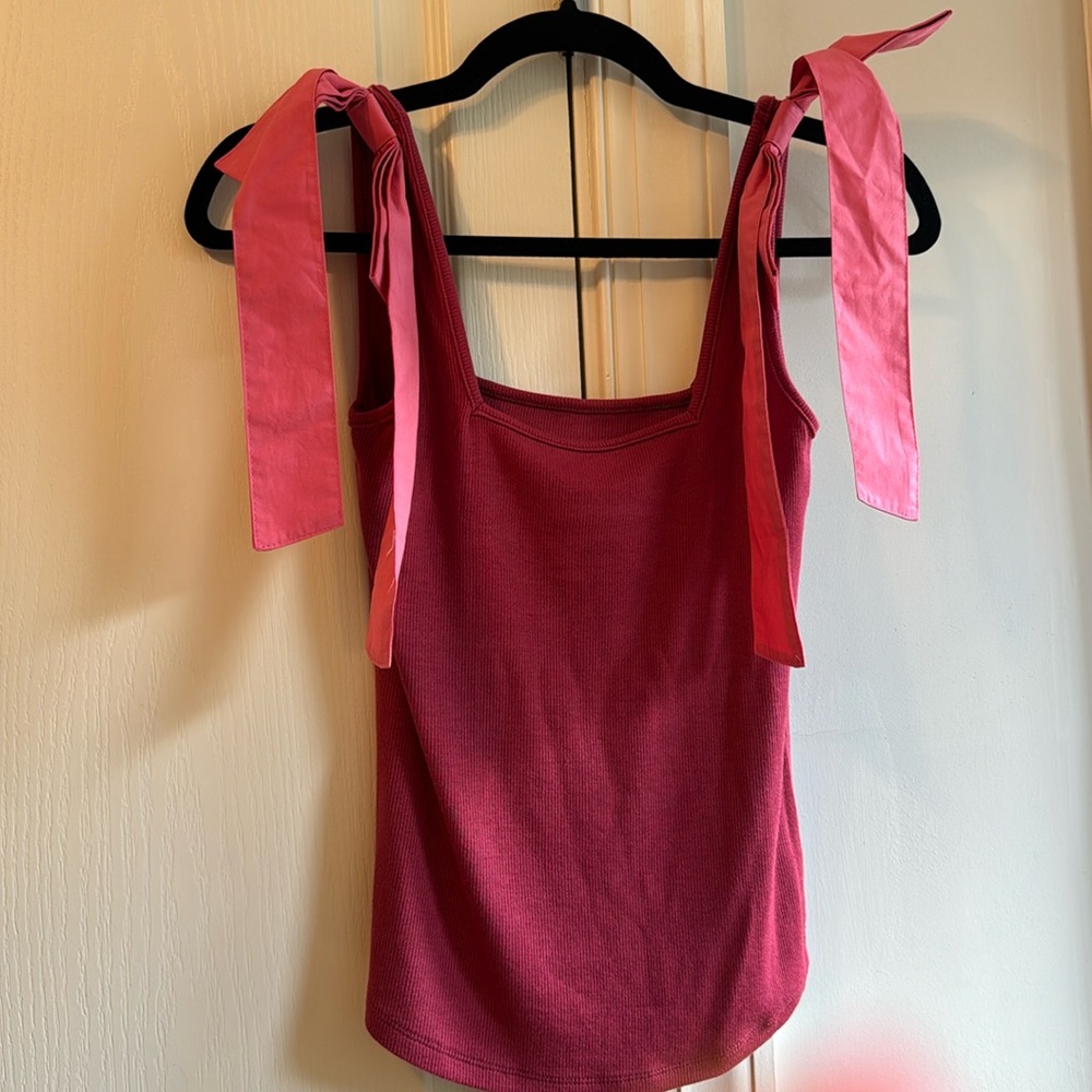 Ribbed tie-shoulder tank